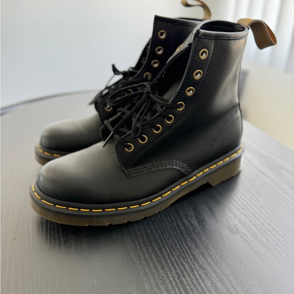 Doc Martens - Picture 3 of 3